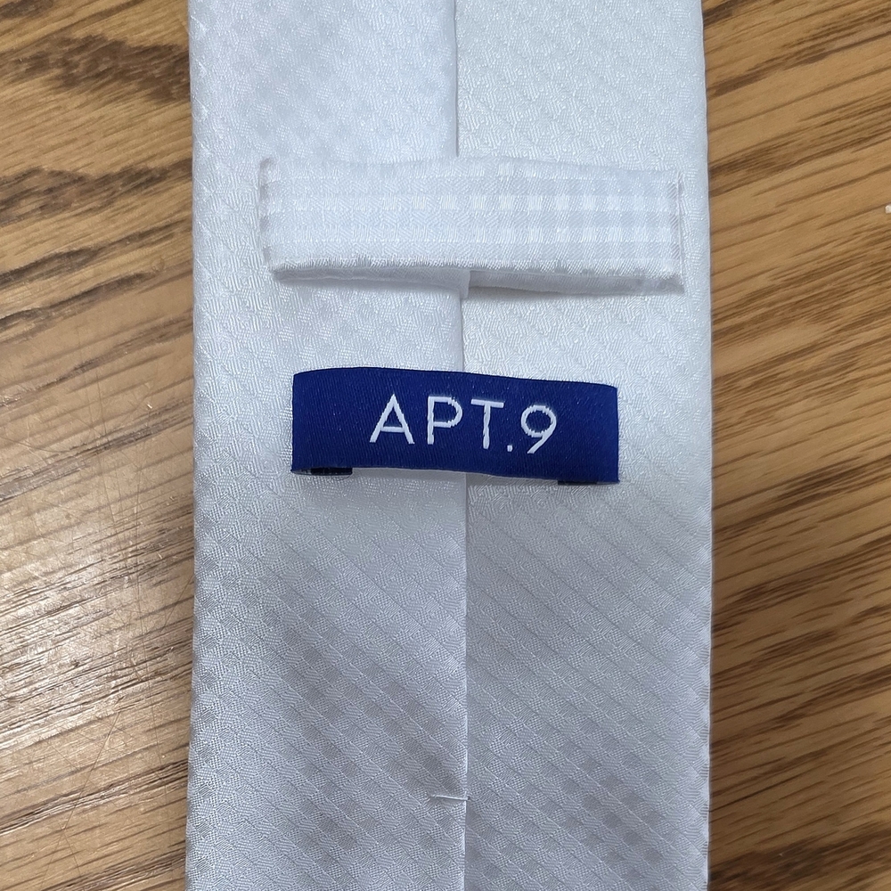 Apt. 9 Elegant White Tie with Rhinestone Accents. - Picture 2 of 3